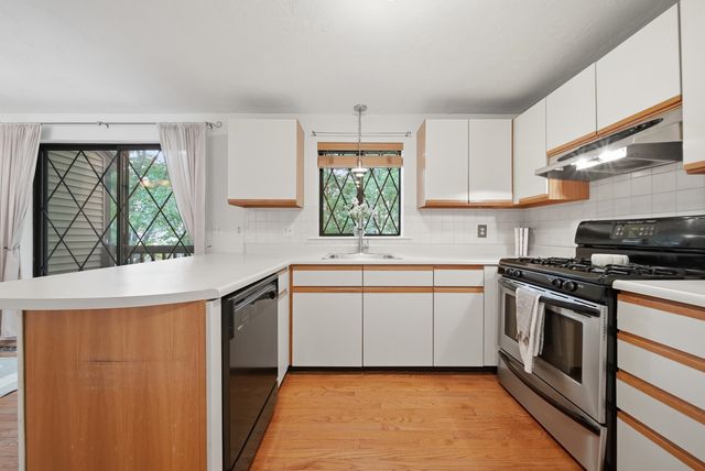 2 Winrow Drive, Merrimack, NH 03054