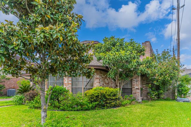 1922 Hickory Lawn Drive, Houston, TX 77077