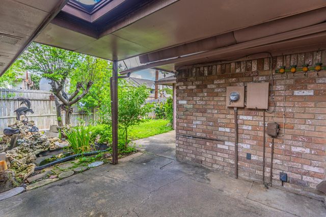 1922 Hickory Lawn Drive, Houston, TX 77077
