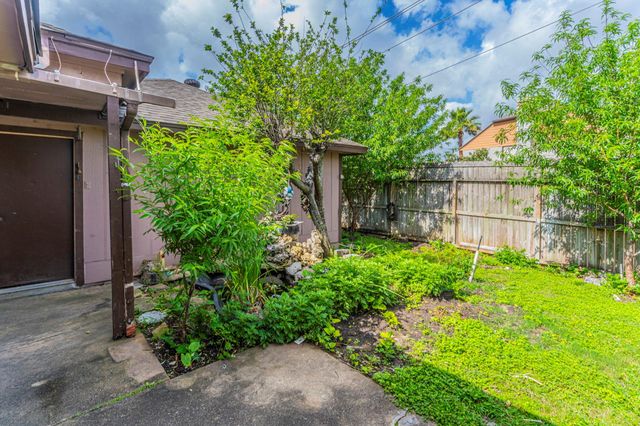 1922 Hickory Lawn Drive, Houston, TX 77077