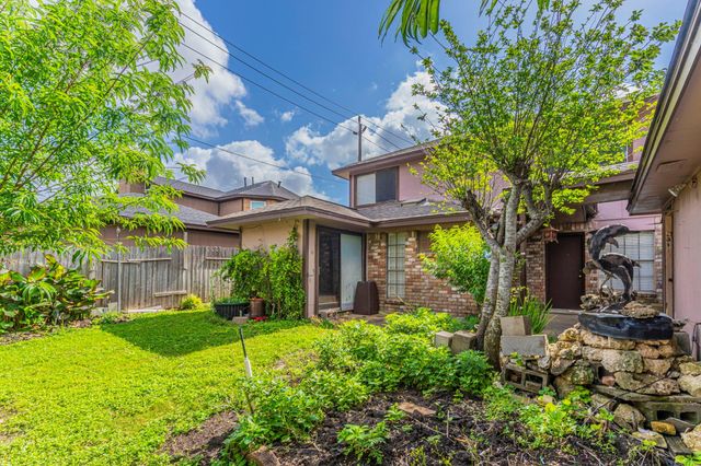 1922 Hickory Lawn Drive, Houston, TX 77077
