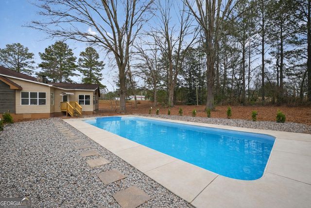 12 Clearwater Road, Sharpsburg, GA 30277