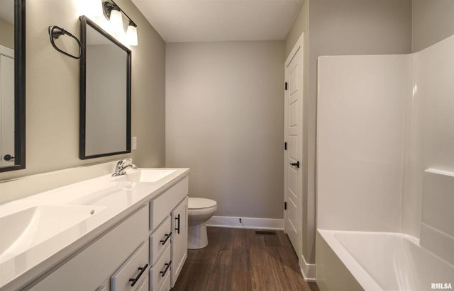 1002 S 4TH Street, Clinton, IA 52732