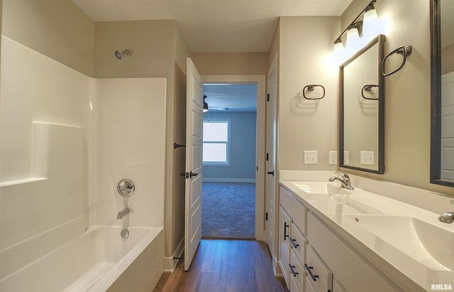 1002 S 4TH Street, Clinton, IA 52732