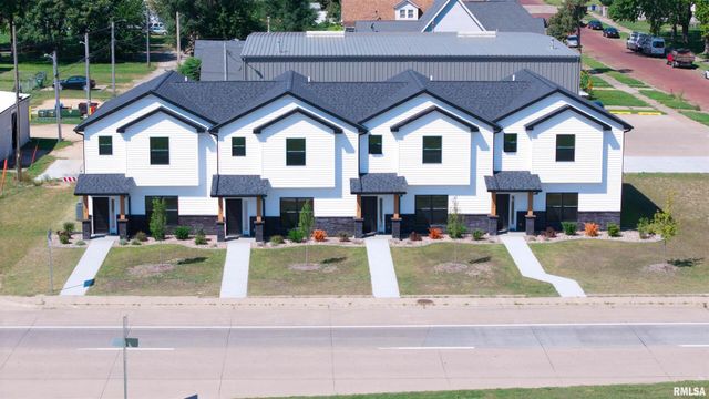 1002 S 4TH Street, Clinton, IA 52732