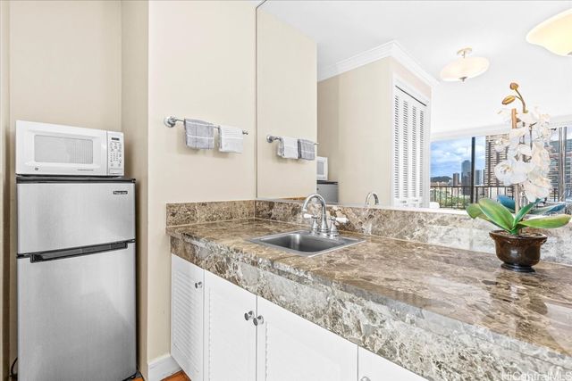 440 Olohana Street 1707, Honolulu, HI 96815
