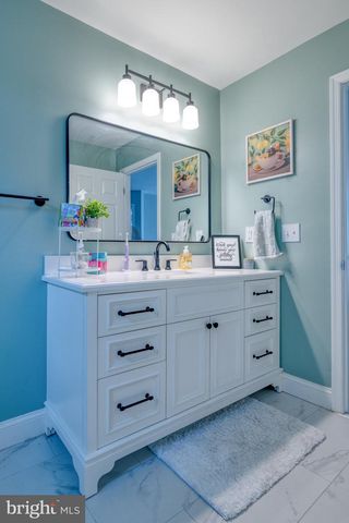 76 FOX HOLLOW DR, Mays Landing, NJ 08330