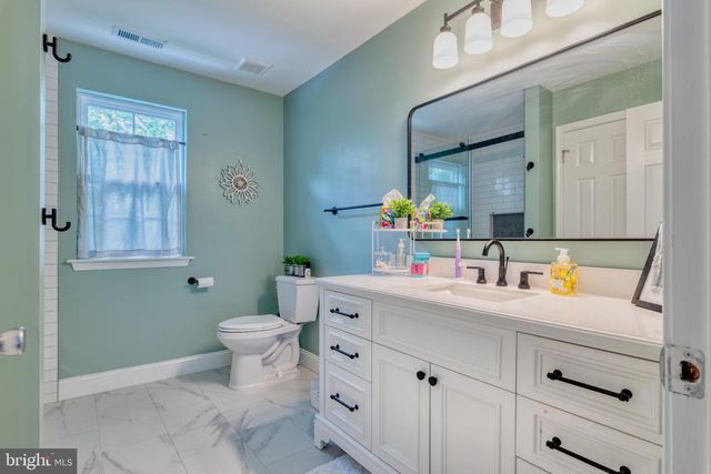 76 FOX HOLLOW DR, Mays Landing, NJ 08330