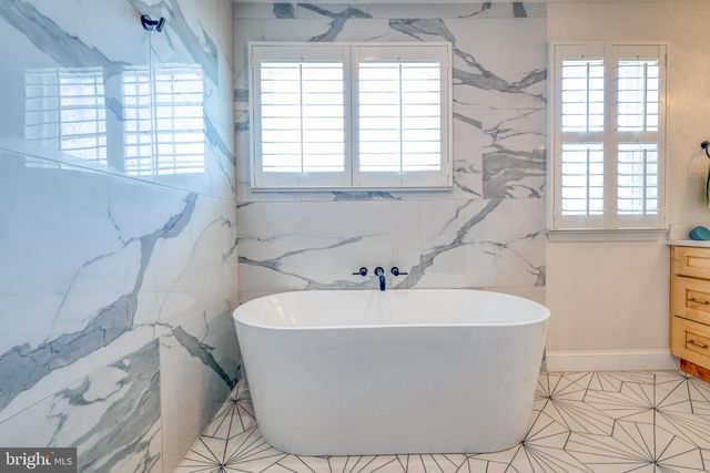 76 FOX HOLLOW DR, Mays Landing, NJ 08330