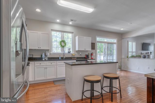 76 FOX HOLLOW DR, Mays Landing, NJ 08330