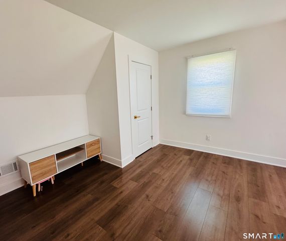 84 Dalton Road, Milford, CT 06460