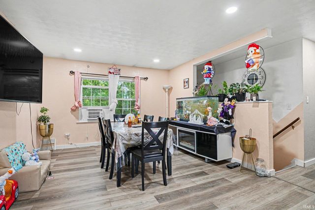 2421 E 5th Street, Mishawaka, IN 46544