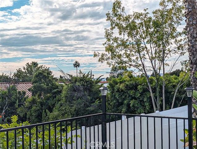 20500 Blairmoore Street, Chatsworth (los Angeles), CA 91311