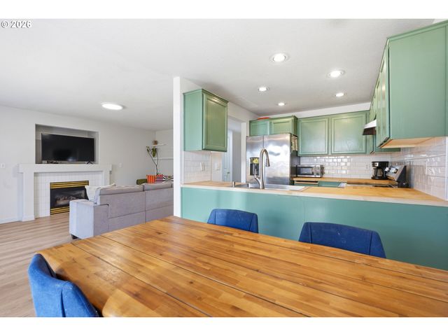 6657 Se ARIEL St, Hillsboro, OR 97123