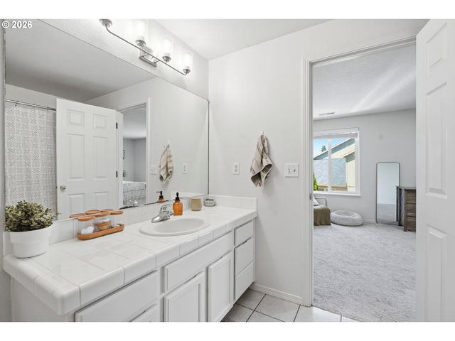 6657 Se ARIEL St, Hillsboro, OR 97123