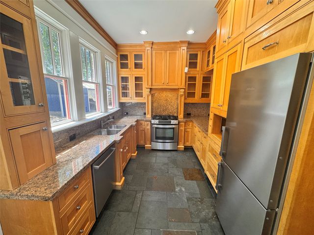 412 E 6th Street, Dallas, TX 75203