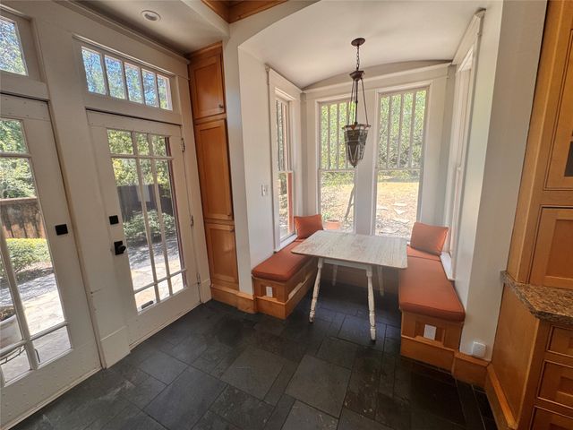 412 E 6th Street, Dallas, TX 75203