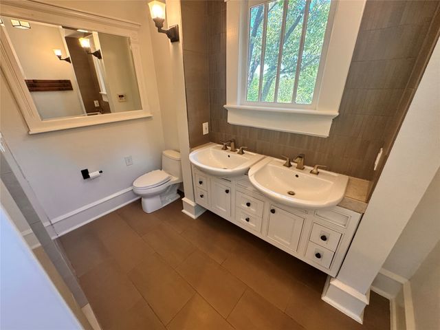 412 E 6th Street, Dallas, TX 75203