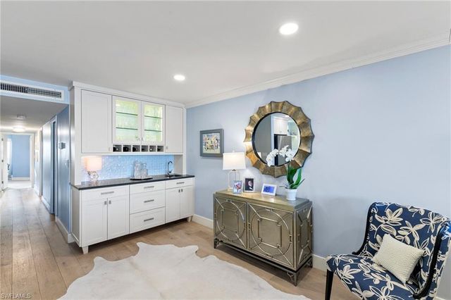 2800 Gulf Shore BLVD N # 305, Naples, FL 34103