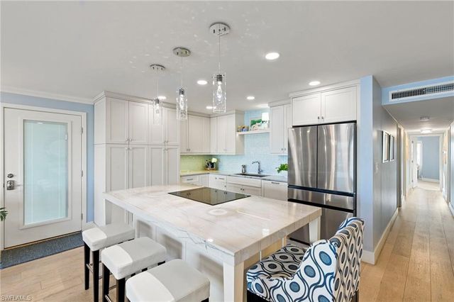 2800 Gulf Shore BLVD N # 305, Naples, FL 34103