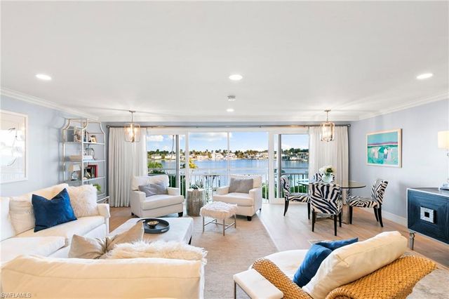 2800 Gulf Shore BLVD N # 305, Naples, FL 34103