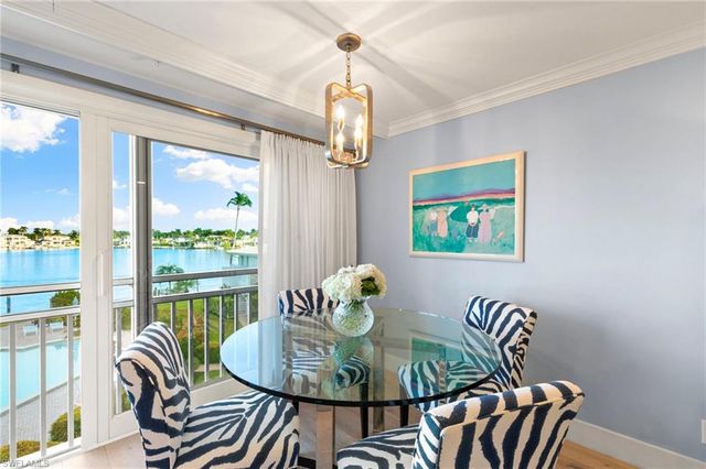 2800 Gulf Shore BLVD N # 305, Naples, FL 34103