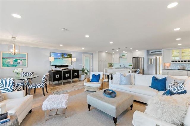 2800 Gulf Shore BLVD N # 305, Naples, FL 34103