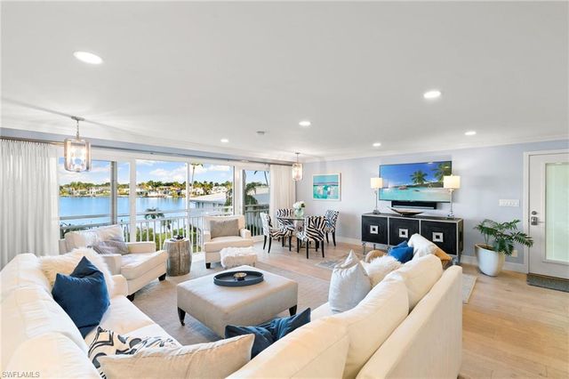 2800 Gulf Shore BLVD N # 305, Naples, FL 34103