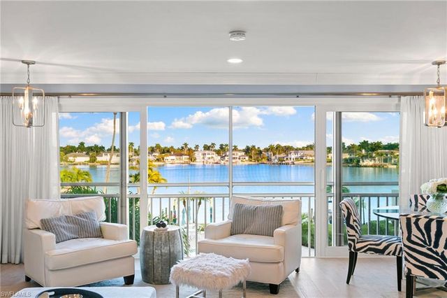 2800 Gulf Shore BLVD N # 305, Naples, FL 34103