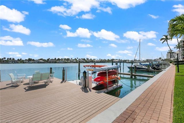 2800 Gulf Shore BLVD N # 305, Naples, FL 34103