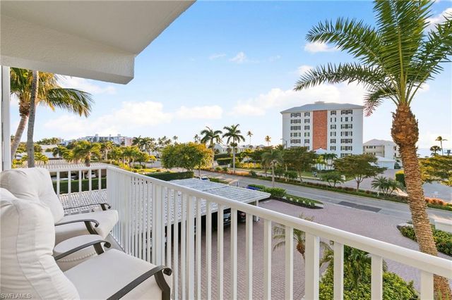 2800 Gulf Shore BLVD N # 305, Naples, FL 34103