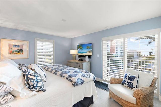 2800 Gulf Shore BLVD N # 305, Naples, FL 34103