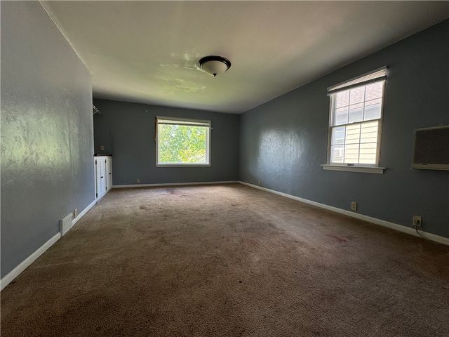 110 W Chartes St, New Castle, PA 16102