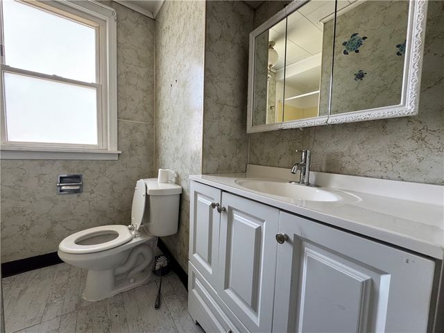 110 W Chartes St, New Castle, PA 16102