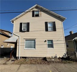 110 W Chartes St, New Castle, PA 16102