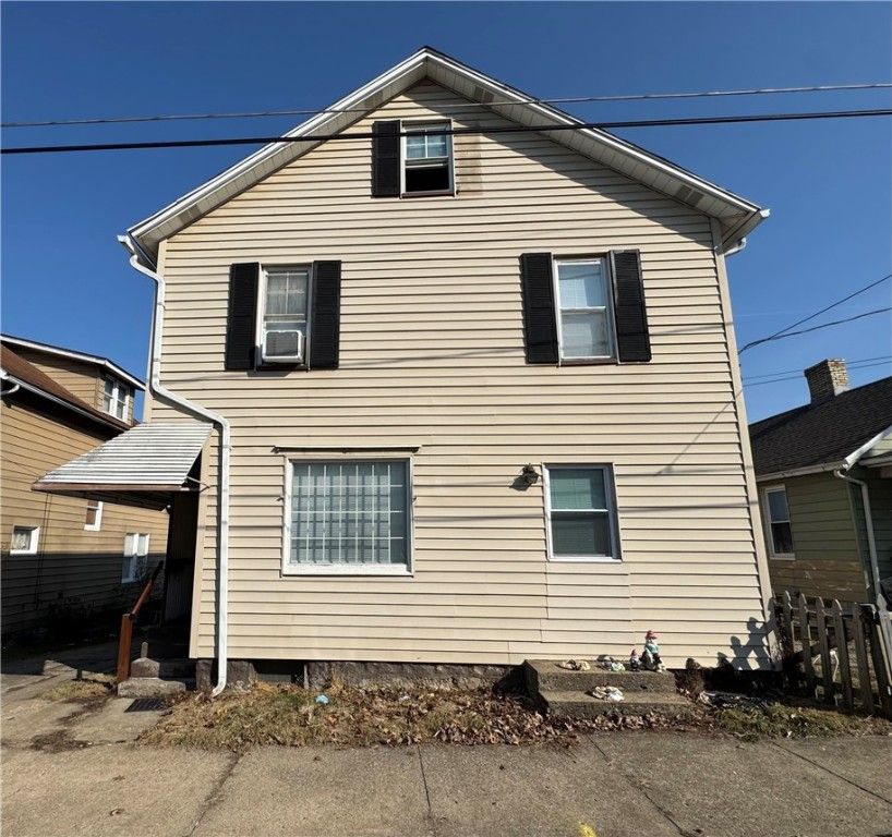 110 W Chartes St, New Castle, PA 16102