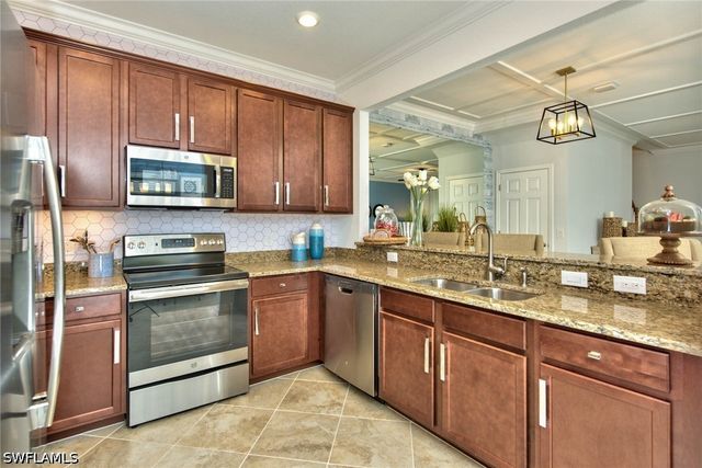 2612 Blossom WAY, Naples, FL 34120