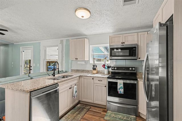 24421 TRESPASS TRAIL, Astor, FL 32102
