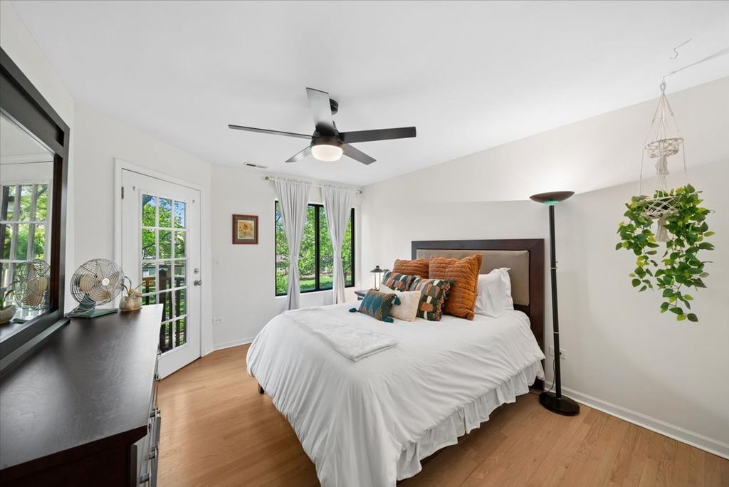 Image 10 of property listing at 384 Sandhurst Circle 3, Glen Ellyn, IL 60137