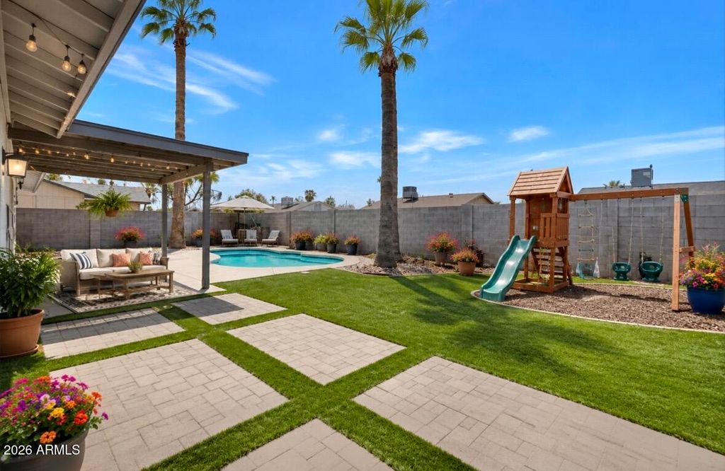 911 W LOUGHLIN Drive, Chandler, AZ 85225 — exterior