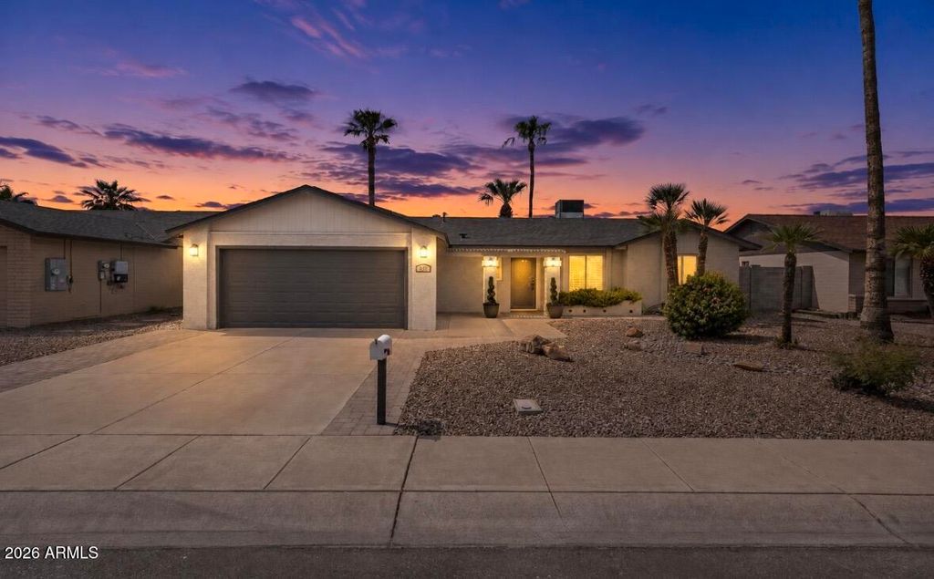 911 W LOUGHLIN Drive, Chandler, AZ 85225 — photo 2