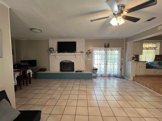 1213 Irving St, Daingerfield, TX 75638