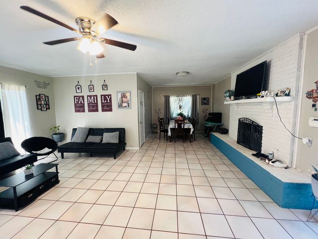 1213 Irving St, Daingerfield, TX 75638
