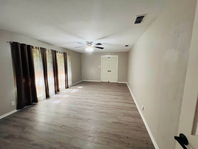 1213 Irving St, Daingerfield, TX 75638