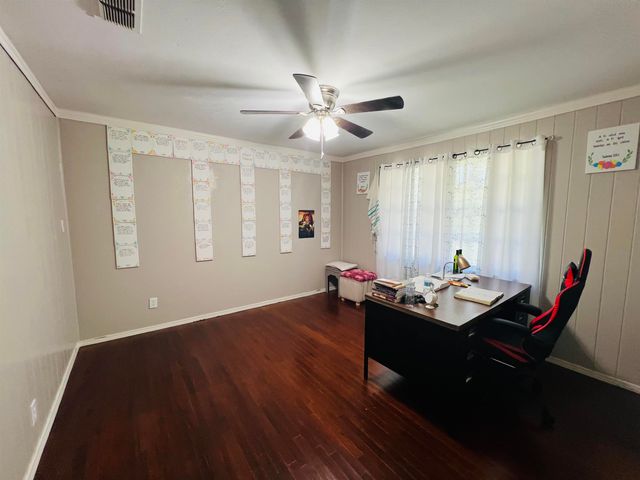1213 Irving St, Daingerfield, TX 75638
