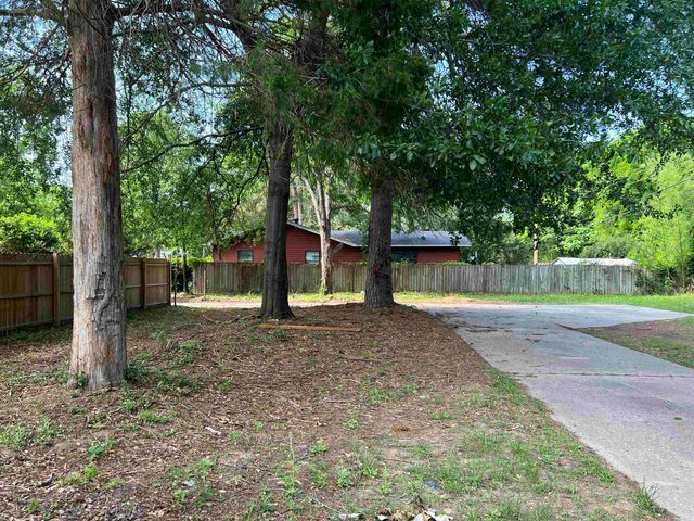 1213 Irving St, Daingerfield, TX 75638