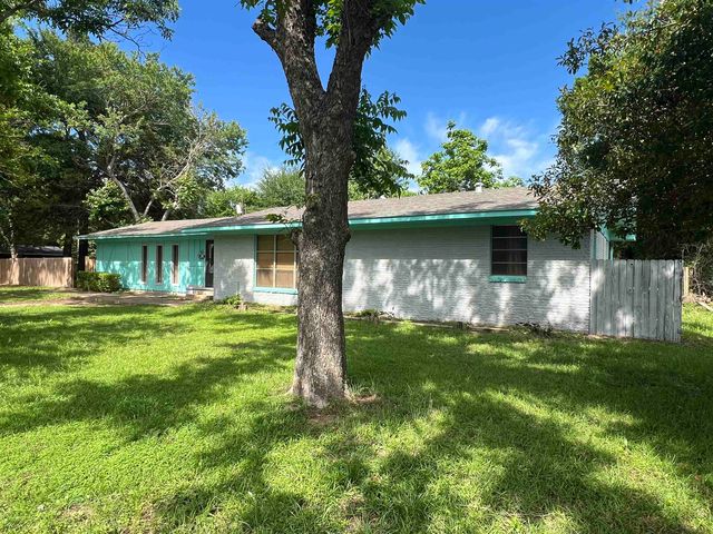 1213 Irving St, Daingerfield, TX 75638