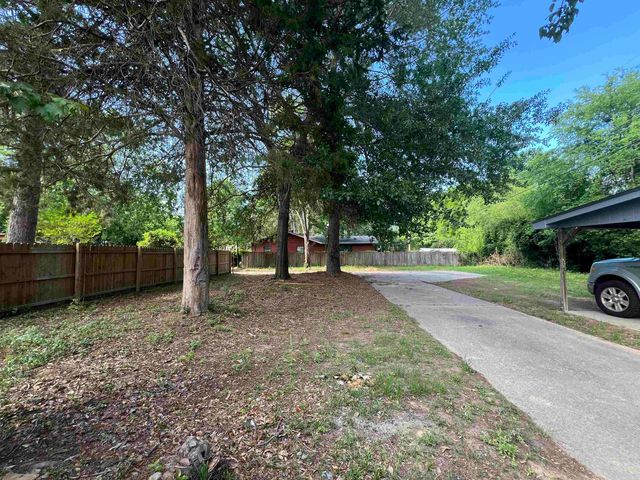 1213 Irving St, Daingerfield, TX 75638