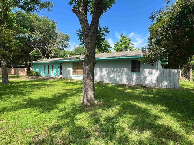 1213 Irving St, Daingerfield, TX 75638