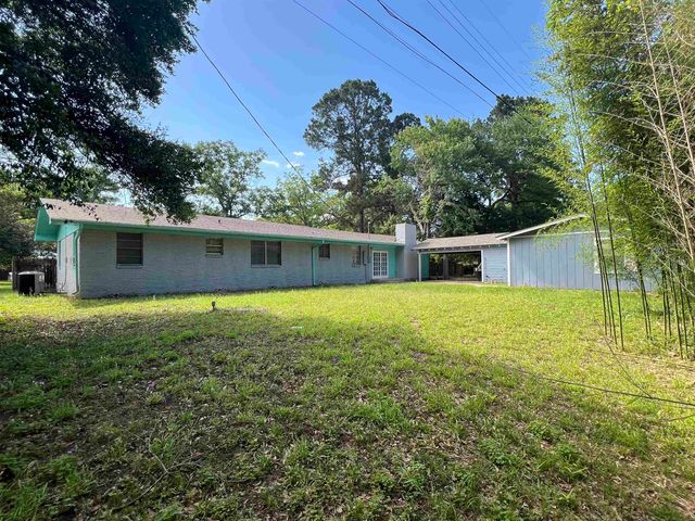 1213 Irving St, Daingerfield, TX 75638